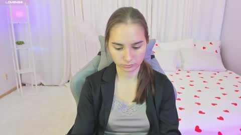 Snapshot of seraphineclark chatting on 10-17-25, 02:26 Seraphine online show from 10-17-25, 02:26