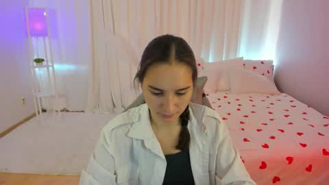 Snapshot of seraphineclark chatting on 10-19-25, 04:46 Seraphine online show from 10-19-25, 04:46