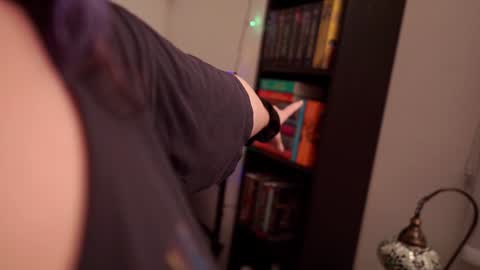 SeraReads online show from 12-28-24, 05:55