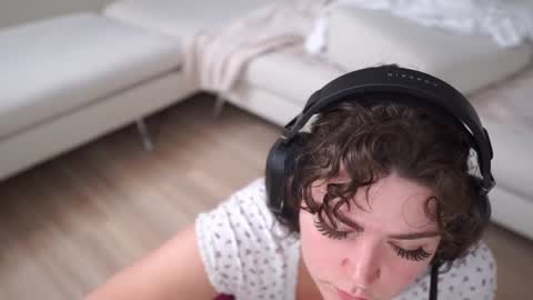 SeraReads online show from 09-17-25, 03:35