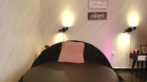 Seren  Follow me online show from 02-15-25, 09:38