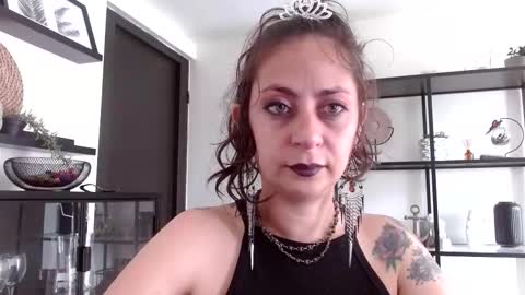 Serena Xyz online show from 11-09-25, 05:44