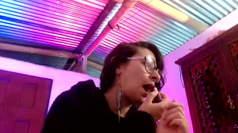 Serena Xyz online show from 12-16-25, 07:19