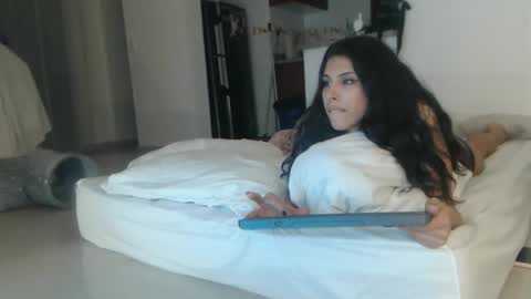 Snapshot of serenaroussee chatting on 12-15-25, 02:16 sararoussee online show from 12-15-25, 02:16