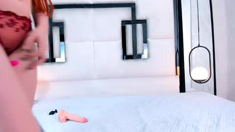 Snapshot of serenawild1 chatting on 10-19-25, 04:46 SERENA WILD online show from 10-19-25, 04:46