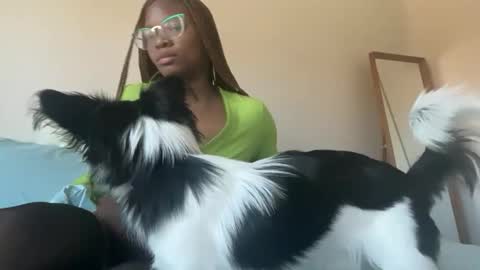 Serenity Bee   online show from 11-18-25, 03:49