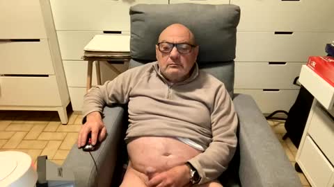 serge8413 online show from 01-01-25, 03:56