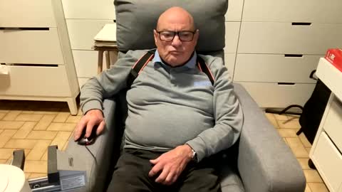 serge8413 online show from 01-01-25, 05:44