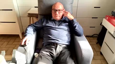 serge8413 online show from 01-02-25, 12:57