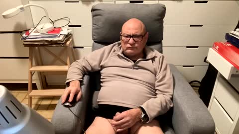 serge8413 online show from 01-04-25, 01:52