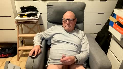 serge8413 online show from 02-08-25, 04:57