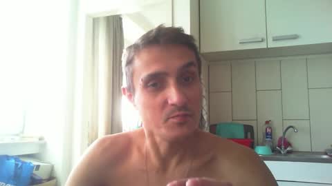 Snapshot of serhio27 chatting on 10-26-25, 12:33 meta23meta online show from 10-26-25, 12:33