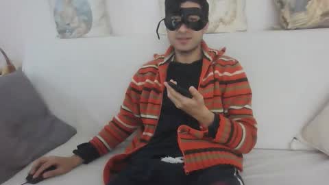 Snapshot of sero98313230 chatting on 11-19-25, 11:32 sero98313230 online show from 11-19-25, 11:32