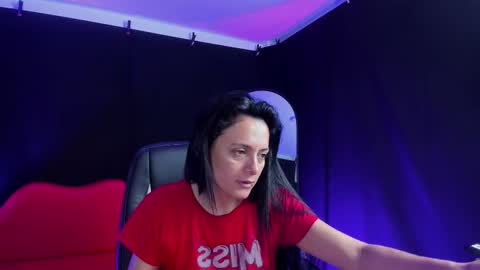 LUCERO online show from 10-12-25, 04:33