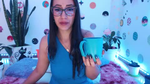 Snapshot of seuctive_woman57 chatting on 12-03-24, 10:17 samy online show from 12-03-24, 10:17