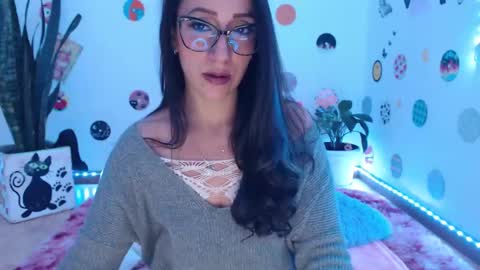 Snapshot of seuctive_woman57 chatting on 12-11-24, 08:15 samy online show from 12-11-24, 08:15