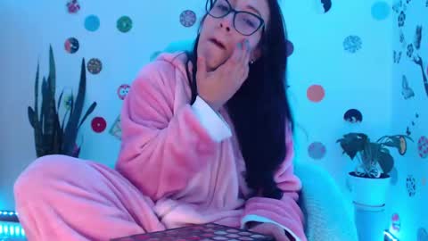 Snapshot of seuctive_woman57 chatting on 01-13-25, 10:03 samy online show from 01-13-25, 10:03