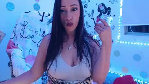 Snapshot of seuctive_woman57 chatting on 01-26-25, 12:05 samy online show from 01-26-25, 12:05