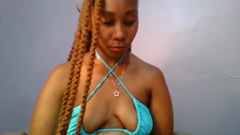 Snapshot of sexie_curvie chatting on 02-04-25, 01:06 Maggie online show from 02-04-25, 01:06
