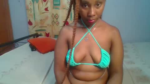 Snapshot of sexie_curvie chatting on 02-04-25, 04:29 Maggie online show from 02-04-25, 04:29