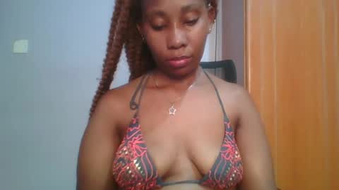 Snapshot of sexie_curvie chatting on 02-06-25, 04:31 Maggie online show from 02-06-25, 04:31