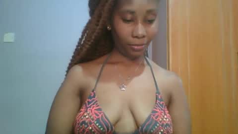 Snapshot of sexie_curvie chatting on 02-09-25, 03:01 Maggie online show from 02-09-25, 03:01