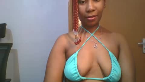 Snapshot of sexie_curvie chatting on 02-14-25, 12:25 Maggie online show from 02-14-25, 12:25