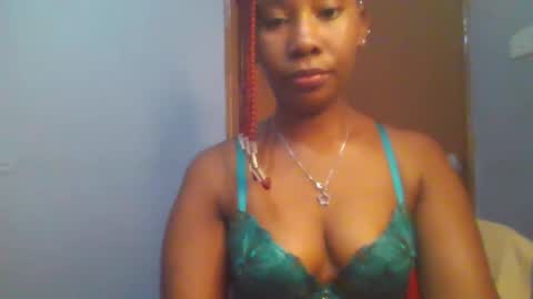 Snapshot of sexie_curvie chatting on 02-26-25, 12:14 Maggie online show from 02-26-25, 12:14