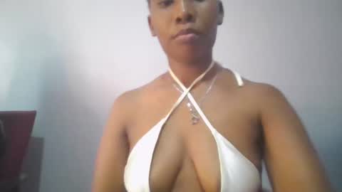 Snapshot of sexie_curvie chatting on 03-09-25, 12:42 Maggie online show from 03-09-25, 12:42