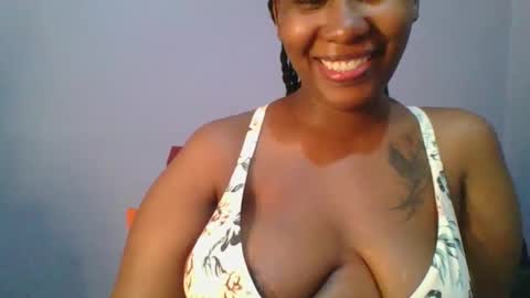 Snapshot of sexie_curvie chatting on 09-12-25, 05:13 Maggie online show from 09-12-25, 05:13