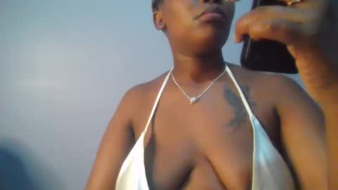 Snapshot of sexie_curvie chatting on 09-16-25, 06:31 Maggie online show from 09-16-25, 06:31