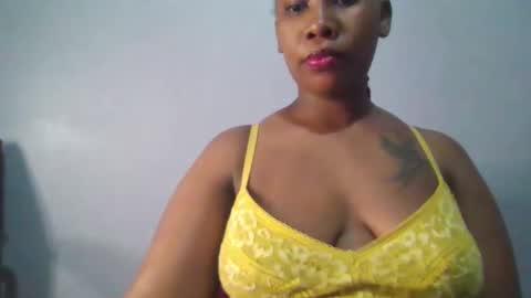 Snapshot of sexie_curvie chatting on 09-24-25, 06:11 Maggie online show from 09-24-25, 06:11