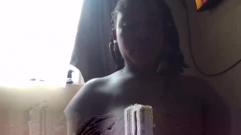 Snapshot of sexie_curvie chatting on 10-26-25, 10:21 Maggie online show from 10-26-25, 10:21