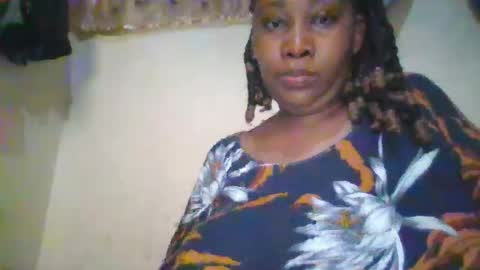 Snapshot of sexie_curvie chatting on 10-29-25, 05:53 Maggie online show from 10-29-25, 05:53