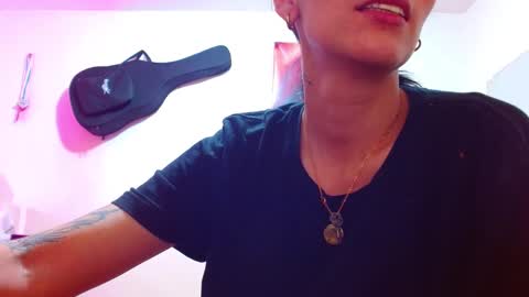 Snapshot of sexmilkdirty chatting on 01-28-25, 01:08 sexmilkdirty online show from 01-28-25, 01:08