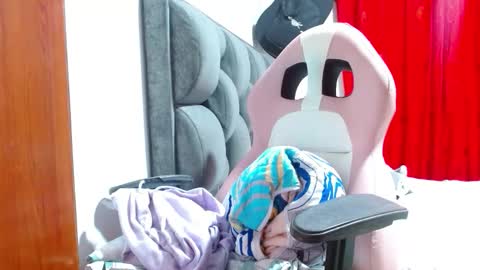 Snapshot of sexmilkdirty chatting on 10-18-25, 12:13 sexmilkdirty online show from 10-18-25, 12:13