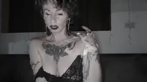 Trixy Rose online show from 01-10-25, 07:57