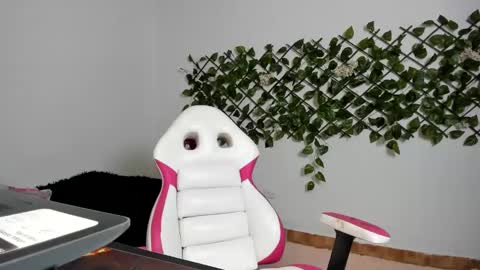 SARA    online show from 12-11-24, 03:58