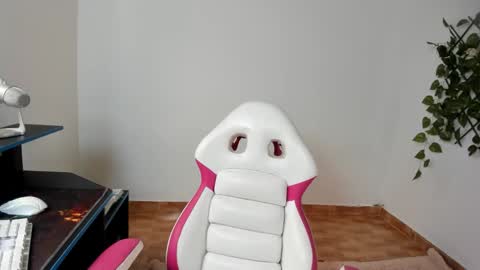 SARA    online show from 01-08-25, 04:11