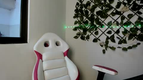 SARA    online show from 02-10-25, 06:56