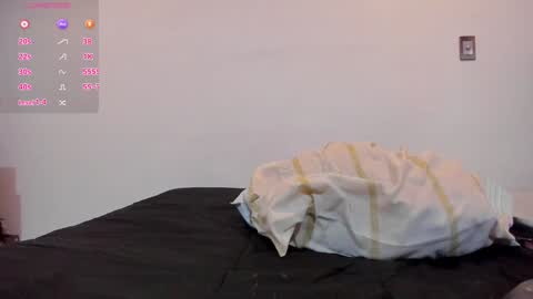 Snapshot of sexx_hunters chatting on 01-22-25, 01:42 Jax and Lu online show from 01-22-25, 01:42