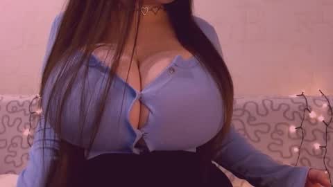 Snapshot of sexxgirlboy chatting on 11-17-25, 05:13 Julia online show from 11-17-25, 05:13