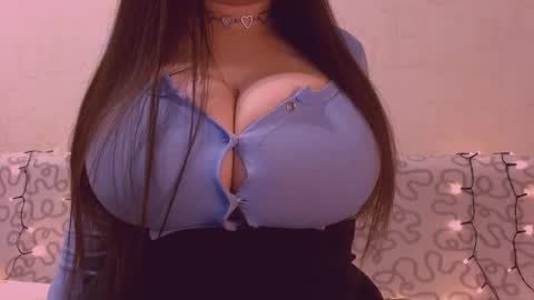Snapshot of sexxgirlboy chatting on 12-18-25, 02:12 Julia online show from 12-18-25, 02:12