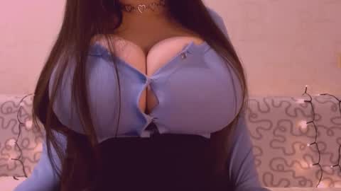 Snapshot of sexxgirlboy chatting on 12-22-25, 05:04 Julia online show from 12-22-25, 05:04