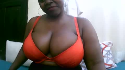 Snapshot of sexxi_ebony chatting on 09-27-25, 01:05 sexxi_ebony online show from 09-27-25, 01:05
