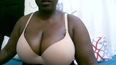 Snapshot of sexxi_ebony chatting on 09-28-25, 01:11 sexxi_ebony online show from 09-28-25, 01:11