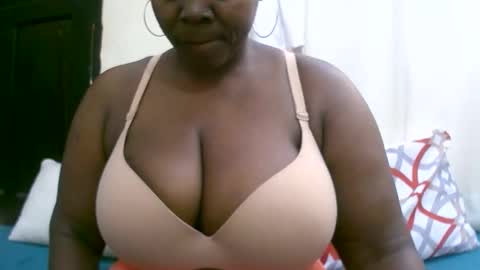 Snapshot of sexxi_ebony chatting on 09-28-25, 01:16 sexxi_ebony online show from 09-28-25, 01:16