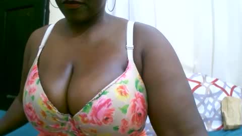 Snapshot of sexxi_ebony chatting on 09-30-25, 07:13 sexxi_ebony online show from 09-30-25, 07:13