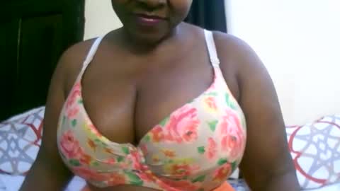 Snapshot of sexxi_ebony chatting on 10-29-25, 09:44 sexxi_ebony online show from 10-29-25, 09:44