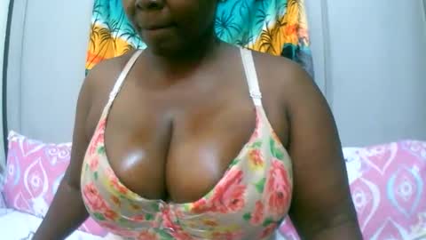 Snapshot of sexxi_ebony chatting on 11-10-25, 09:47 sexxi_ebony online show from 11-10-25, 09:47